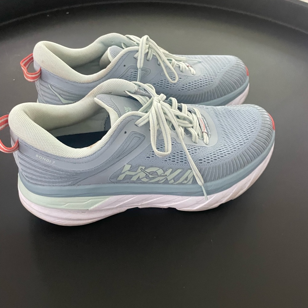 LIKE NEW HOKA SNEAKERS